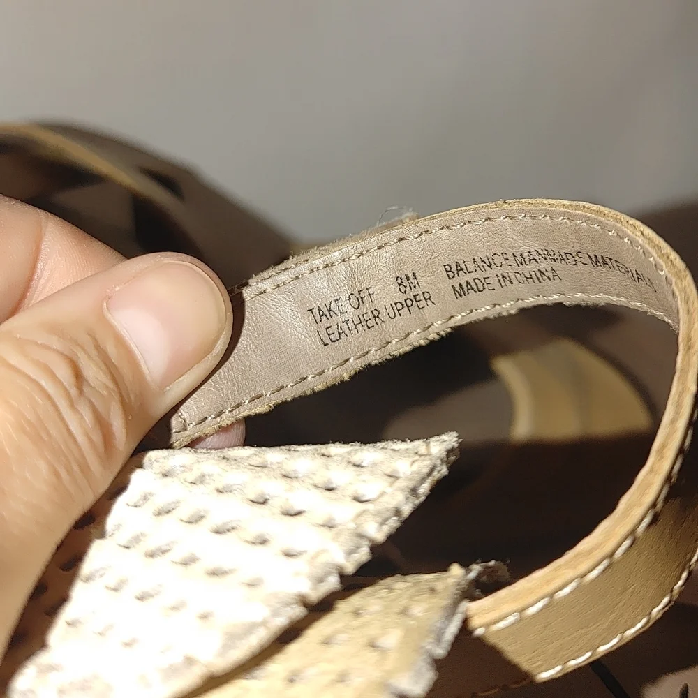 OTBT Take Off Perforated Tan Cream  Leather Chunky Heeled Sandals Comfort Size 8